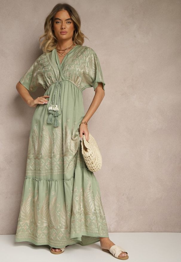 Renee - Zielona Wiskozowa Sukienka Boho o Kopertowym Kroju z Metalicznym Haftem Redeselle. Okazja: na co dzień. Typ kołnierza: dekolt w serek. Kolor: zielony. Materiał: wiskoza. Wzór: haft. Typ sukienki: kopertowe. Styl: boho