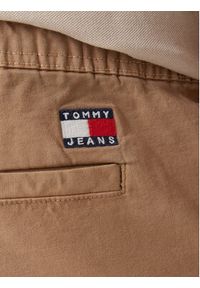 Tommy Jeans Joggery DM0DM23102 Brązowy Regular Fit. Kolor: brązowy. Materiał: bawełna #4