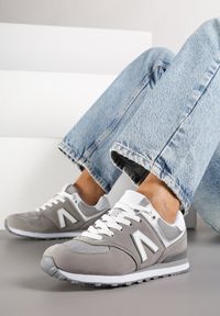 Renee - Szare Sneakersy Ozdobione Geometrycznym Motywem Rilenessa. Okazja: na co dzień. Kolor: szary. Materiał: jeans. Wzór: aplikacja, geometria #6