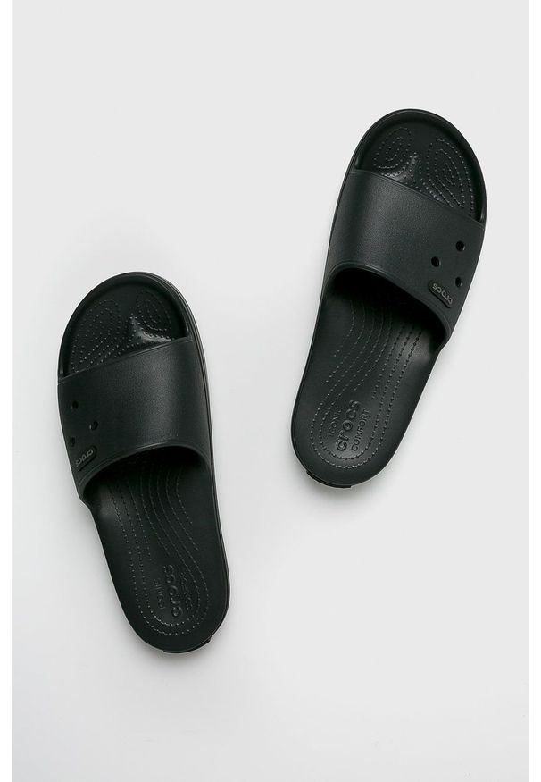Crocs - Klapki. Kolor: czarny. Materiał: materiał, guma. Wzór: gładki