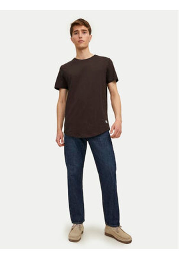 Jack & Jones - Jack&Jones T-Shirt Jjenoa 12113648 Brązowy Long Line Fit. Kolor: brązowy. Materiał: bawełna