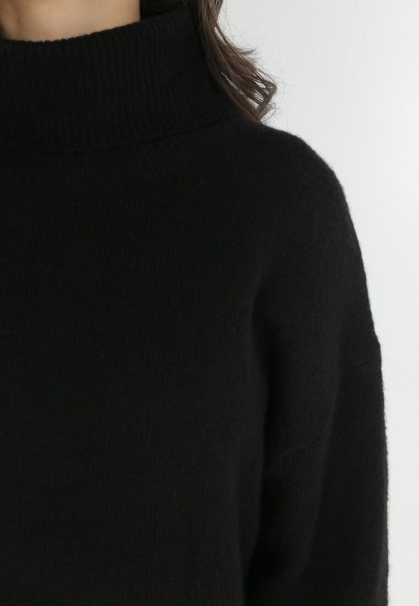 Born2be - Czarna Sukienka Wełniana Oversize z Golfem Heire. Okazja: na co dzień. Typ kołnierza: golf. Kolor: czarny. Materiał: wełna. Długość rękawa: długi rękaw. Sezon: zima, jesień. Typ sukienki: oversize. Styl: casual, elegancki