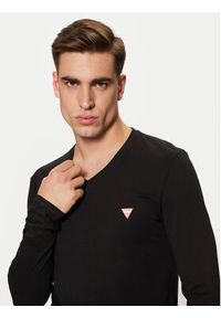 Guess Longsleeve M2YI08 J1314 Czarny Slim Fit. Kolor: czarny. Materiał: bawełna. Długość rękawa: długi rękaw