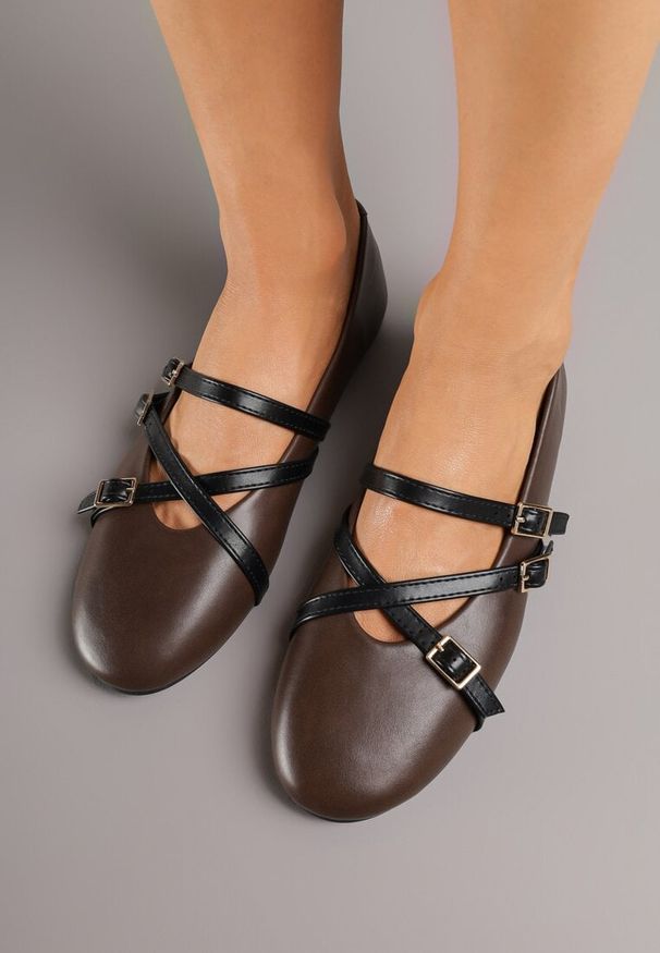 Born2be - Brązowe Balerinki Vices w Stylu Mary Jane ze Skórzaną Wkładką Nalievre. Okazja: na co dzień, na randkę, na spotkanie biznesowe. Zapięcie: sprzączka. Kolor: brązowy. Materiał: skóra. Obcas: na płaskiej podeszwie. Styl: biznesowy, casual, elegancki