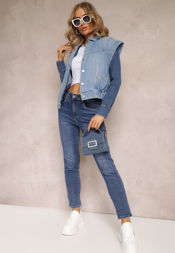 Renee - Niebieska Jeansowa Kamizelka z Bawełny Zapinana na Guziki z Kieszeniami Yevani. Kolor: niebieski. Materiał: jeans, bawełna
