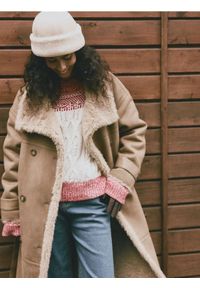 Reserved - Sweter z ozdobnym splotem - wielobarwny. Materiał: dzianina, wełna. Wzór: ze splotem #1