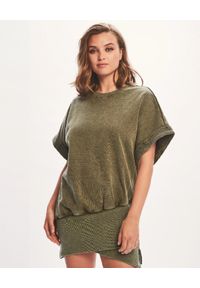 RETROFETE - Zielona sukienka mini Coleen. Kolor: zielony. Materiał: prążkowany, bawełna. Wzór: aplikacja. Typ sukienki: asymetryczne. Styl: vintage, klasyczny. Długość: mini