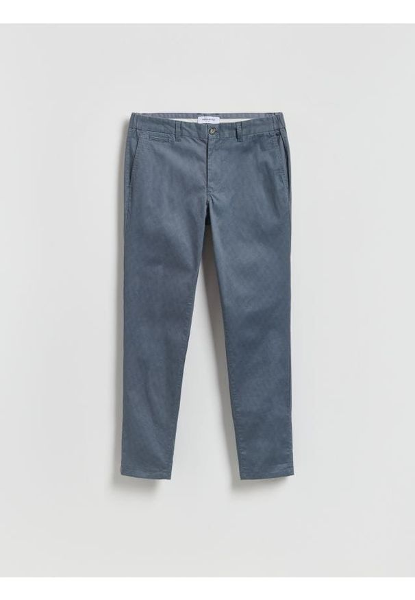 Reserved - Spodnie chino slim fit - granatowy. Kolor: niebieski. Materiał: tkanina, bawełna