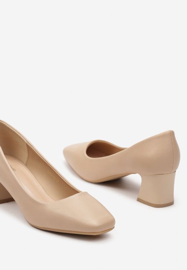 Renee - Beżowe Casualowe Czółenka na Słupku z Kwadratowym Noskiem Brannessa. Okazja: na co dzień. Kolor: beżowy. Sezon: wiosna, jesień. Obcas: na słupku. Styl: casual