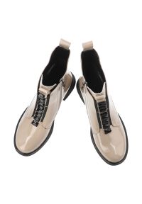 Beżowe Botki S.Barski Lakierowane Modne Buty Damskie. Kolor: beżowy. Materiał: lakier. Wzór: aplikacja. Sezon: zima, jesień. Styl: elegancki #4