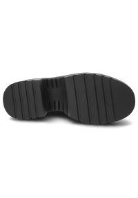 Czarne Półbuty Filippo Lakierowane Obuwie Damskie. Okazja: na co dzień. Kolor: czarny. Materiał: lakier. Obcas: na obcasie. Styl: casual, elegancki, klasyczny. Wysokość obcasa: średni #7