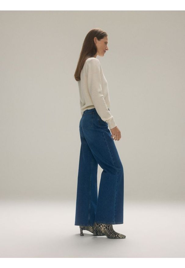 Reserved - Jeansy straight - niebieski. Kolor: niebieski. Materiał: jeans