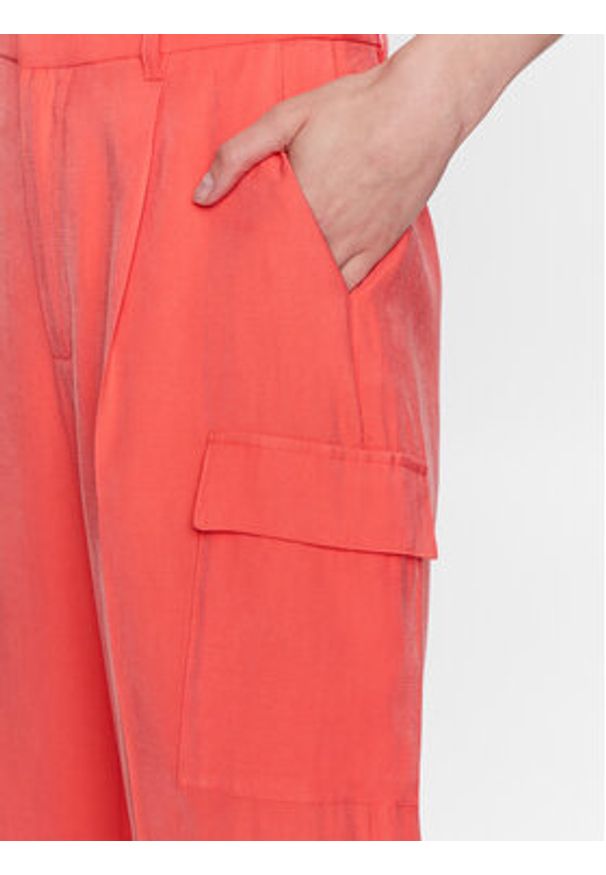 DKNY Spodnie materiałowe P3BKTR20 Koralowy Relaxed Fit. Kolor: pomarańczowy. Materiał: wiskoza