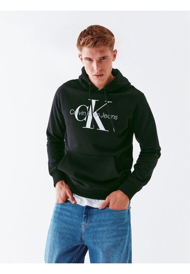 Calvin Klein Jeans Bluza J30J320934 Czarny Regular Fit. Kolor: czarny. Materiał: bawełna