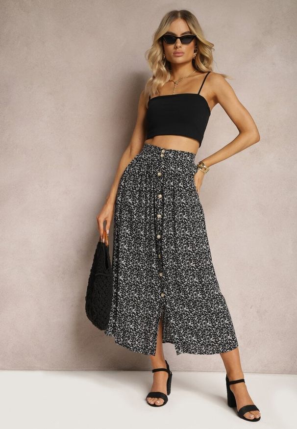 Renee - Czarna Spódnica Maxi z Wiskozy w Kwiatowy Wzór o Rozkloszowanym Fasonie Skules. Kolor: czarny. Materiał: wiskoza. Wzór: kwiaty. Styl: elegancki