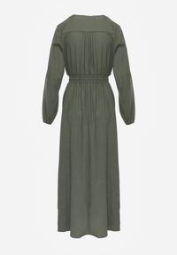 Renee - Zielona Sukienka z Lnem i Wiskozą o Rozkloszowanym Kroju z Ozdobnymi Guzikami Maitena. Okazja: na co dzień. Typ kołnierza: dekolt w kształcie V. Kolor: zielony. Materiał: wiskoza, len. Długość rękawa: długi rękaw. Typ sukienki: rozkloszowane. Styl: elegancki, casual #8