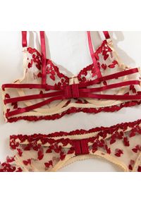 Intica - Komplet bielizny z haftem i dopasowaniem do sylwetki KaraLynn. Kolor: czerwony. Materiał: materiał. Wzór: haft #7