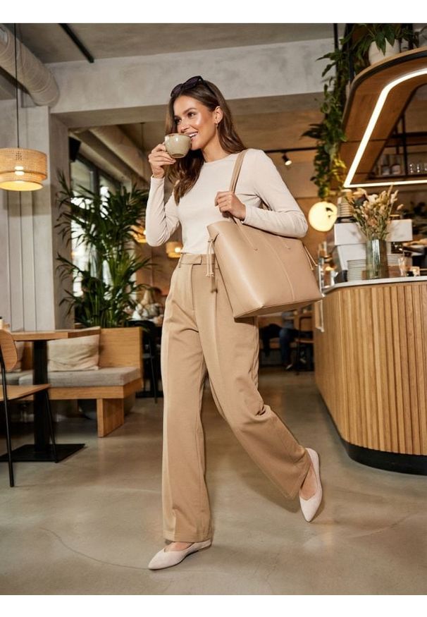 Sinsay - Bawełniana koszulka z długim rękawem - beżowy. Kolor: beżowy. Materiał: bawełna. Długość rękawa: długi rękaw. Długość: długie