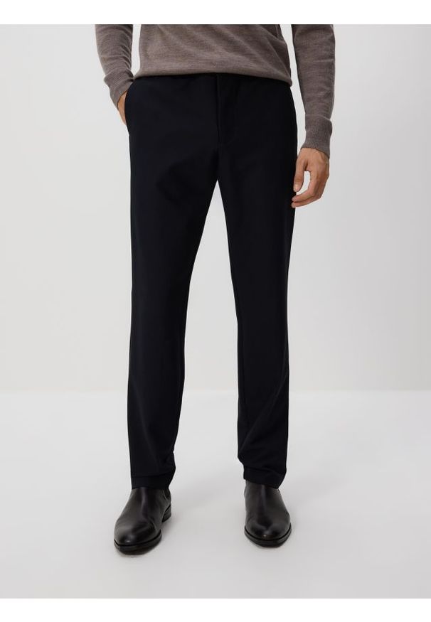 Reserved - Spodnie slim z wiskozą - czarny. Kolor: czarny. Materiał: wiskoza