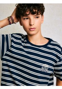 Big-Star - Koszulka chłopięca w paski granatowa Sewer 403. Okazja: na spacer, na uczelnię, na co dzień. Kolor: niebieski. Materiał: jeans, skóra, dzianina. Wzór: paski. Styl: klasyczny, casual #6