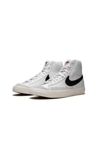 Buty do chodzenia męskie Nike Blazer Mid 77 Vintage. Wysokość cholewki: za kostkę. Zapięcie: sznurówki. Kolor: biały. Materiał: syntetyk, tkanina, skóra, materiał. Szerokość cholewki: normalna. Sport: turystyka piesza #2