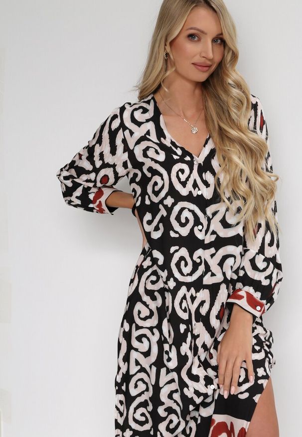 Born2be - Czarna Koszulowa Sukienka Maxi z Guzikami i Rozcięciami po Bokach Okotria. Okazja: na co dzień. Typ kołnierza: dekolt w serek. Kolor: czarny. Długość rękawa: długi rękaw. Typ sukienki: koszulowe. Styl: elegancki, casual. Długość: maxi