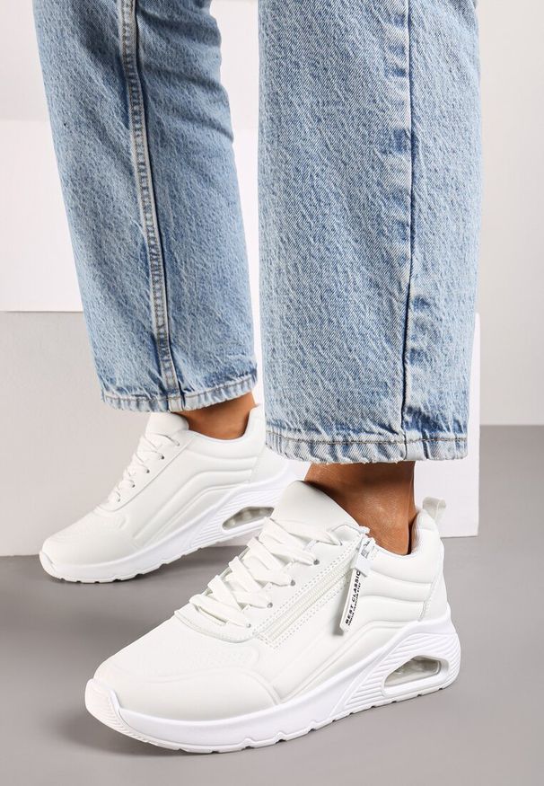 Renee - Białe Sneakersy na Platformie z Przezroczystą Wstawką i Suwakiem z Napisami Valentinae. Okazja: na co dzień. Kolor: biały. Materiał: jeans. Wzór: napisy. Obcas: na platformie. Wysokość obcasa: średni