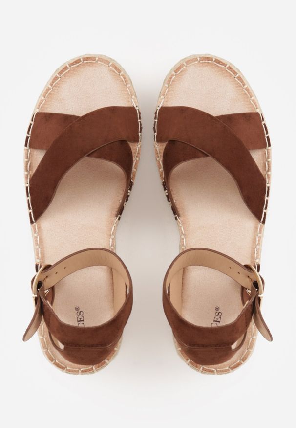 Born2be - Brązowe Plecione Sandały Boho VICES ze Skrzyżowanymi Paskami Aqiaria. Okazja: na co dzień. Zapięcie: pasek. Kolor: brązowy. Materiał: len. Sezon: lato. Styl: boho