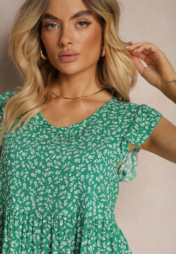 Renee - Zielona Rozkloszowana Sukienka z Bawełny Ozdobiona Falbanką Crisandra. Okazja: na co dzień. Kolor: zielony. Materiał: bawełna. Długość rękawa: krótki rękaw. Wzór: aplikacja. Typ sukienki: proste, rozkloszowane. Styl: elegancki, casual