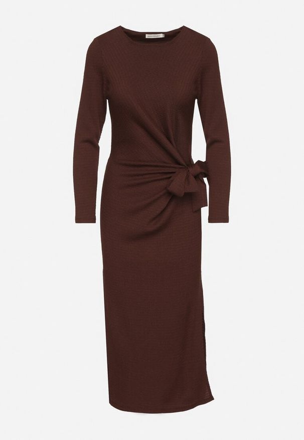 Born2be - Brązowa Taliowana Sukienka z Ozdobnym Wiązaniem i Rozcięciami Esilda. Okazja: na co dzień, na spotkanie biznesowe. Kolor: brązowy. Styl: casual, elegancki, biznesowy, klasyczny