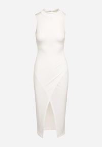 Born2be - Biała Sukienka z Półgolfem z Rozcięciem na Przodzie Aelwyn. Okazja: na co dzień, na imprezę. Kolor: biały. Materiał: skóra. Długość rękawa: krótki rękaw. Styl: casual #5