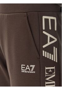 EA7 Emporio Armani Dres 7W000116 AF10443 U6139 Brązowy Regular Fit. Kolor: brązowy. Materiał: syntetyk #4