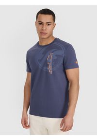 4f - 4F T-shirt regular z nadrukiem męski - szary M. Okazja: na co dzień. Kolor: szary. Materiał: bawełna, jersey, materiał. Długość rękawa: krótki rękaw. Długość: krótkie. Wzór: nadruk. Styl: sportowy, casual, klasyczny