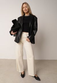 Born2be - Czarny Top Bez Rękawów z Wiskozą z Łańcuszkiem i Usztywnianymi Ramionami Shylisa. Okazja: na co dzień, do pracy. Kolor: czarny. Materiał: wiskoza. Długość rękawa: bez rękawów. Długość: długie. Wzór: aplikacja. Styl: casual #3