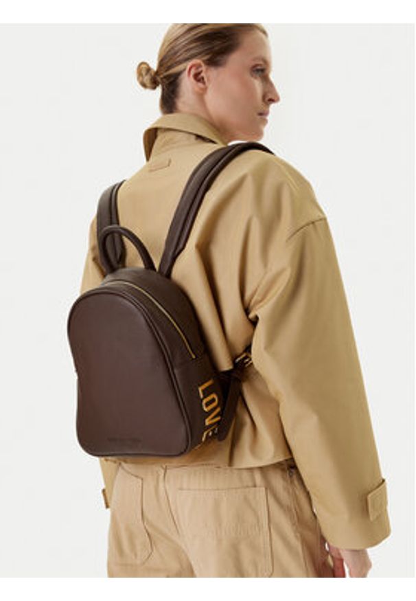 Love Moschino - LOVE MOSCHINO Plecak JC4030PP1NLT0301 Brązowy. Kolor: brązowy. Materiał: skóra