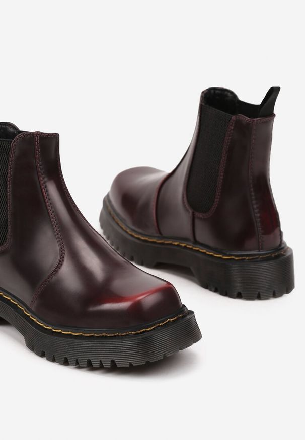 Renee - Bordowe Casualowe Płaskie Botki Sztyblety Irivarae. Okazja: na co dzień. Kolor: czerwony. Materiał: jeans. Obcas: na obcasie. Styl: casual. Wysokość obcasa: niski