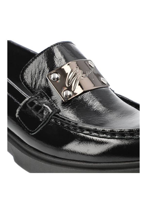 Czarne Mokasyny Nessi Wygodne Obuwie Damskie. Kolor: czarny. Materiał: lakier, skóra. Styl: elegancki