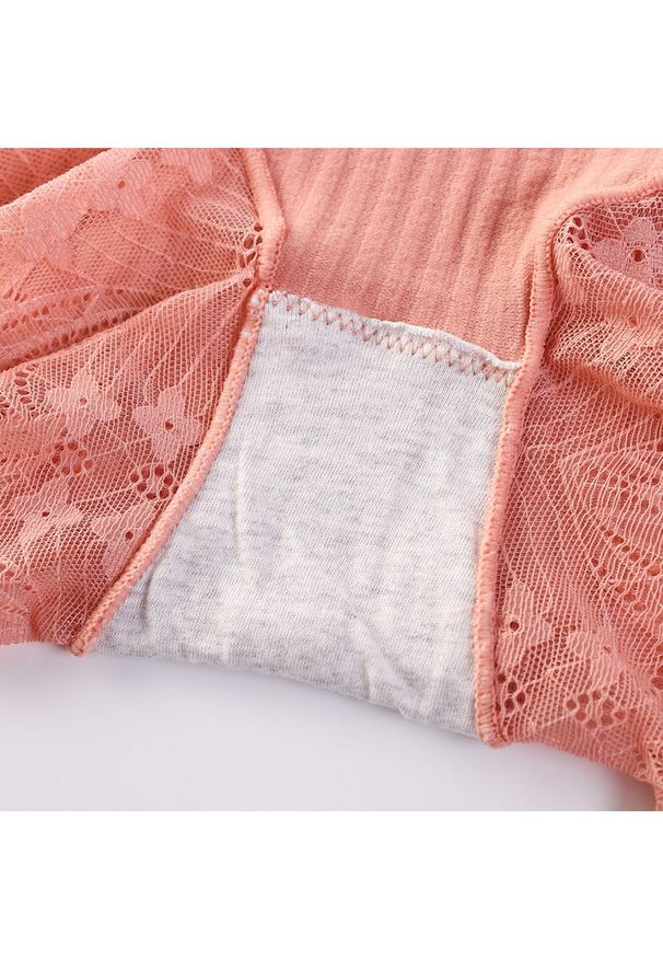 Intica - Koronkowe szorty damskie na co dzień Trix. Kolor: różowy. Materiał: koronka. Wzór: gładki, koronka