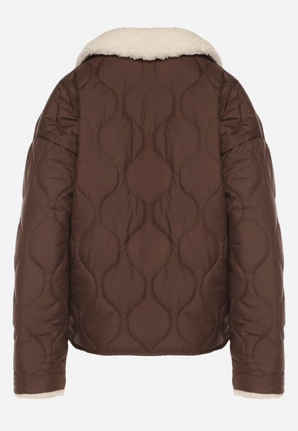 Born2be - Brązowa Koszulowa Kurtka Pikowana z Futerkowym Kołnierzem Seruna. Okazja: na spacer. Typ kołnierza: golf. Kolor: brązowy. Materiał: dzianina, jeans. Styl: klasyczny