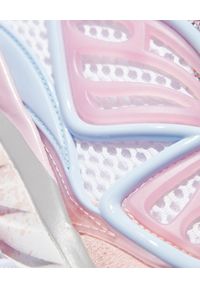SOPHIA WEBSTER - Różowe sneakersy Fly-By. Kolor: różowy, wielokolorowy, fioletowy. Materiał: guma, tkanina. Wzór: aplikacja #5