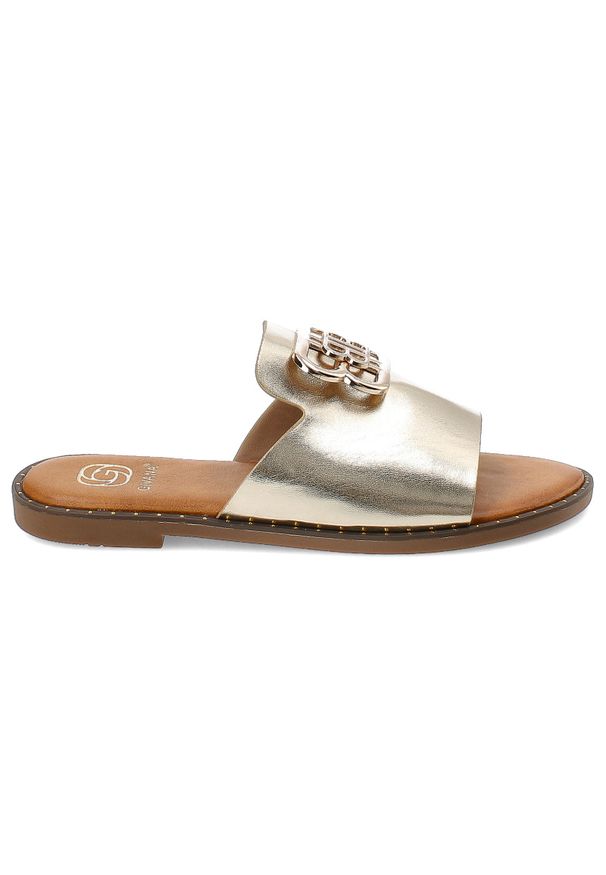 Złote Klapki Givana Modne Obuwie Damskie. Okazja: na plażę. Kolor: złoty. Materiał: materiał. Wzór: aplikacja. Sezon: lato