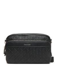 Calvin Klein Saszetka Emblem Emboss Camera Bag LV04D3203G Czarny. Kolor: czarny. Materiał: skóra