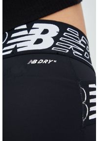 New Balance legginsy treningowe Relentless Crossover WP21177BK damskie kolor czarny z nadrukiem. Kolor: czarny. Materiał: skóra, materiał. Wzór: nadruk #5