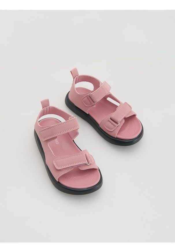 Reserved - Sandały z imitacji skóry - różowy. Kolor: różowy. Materiał: skóra