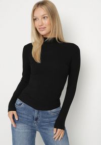 Born2be - Czarna Wiskozowa Bluzka Połgolf Farriva. Okazja: na co dzień. Kolor: czarny. Materiał: wiskoza. Styl: casual, elegancki #5