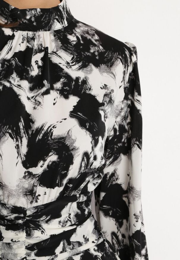 Born2be - Czarna Rozkloszowana Sukienka Mini z Ozdobnym Marszczeniem Mimizari. Okazja: na co dzień. Kolor: czarny. Typ sukienki: proste. Styl: casual, elegancki. Długość: mini