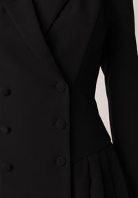 Born2be - Czarna Sukienka o Kroju Marynarki VICES z Poduszkami w Ramionach Serlina. Okazja: na co dzień. Kolor: czarny. Styl: casual, elegancki, klasyczny #6