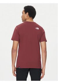 The North Face T-Shirt Simple Dome NF0A87NG Bordowy Regular Fit. Kolor: czerwony. Materiał: syntetyk