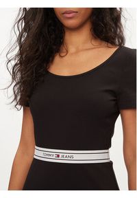 Tommy Jeans Sukienka letnia Logo Tape DW0DW17924 Czarny Regular Fit. Kolor: czarny. Materiał: syntetyk, wiskoza. Sezon: lato