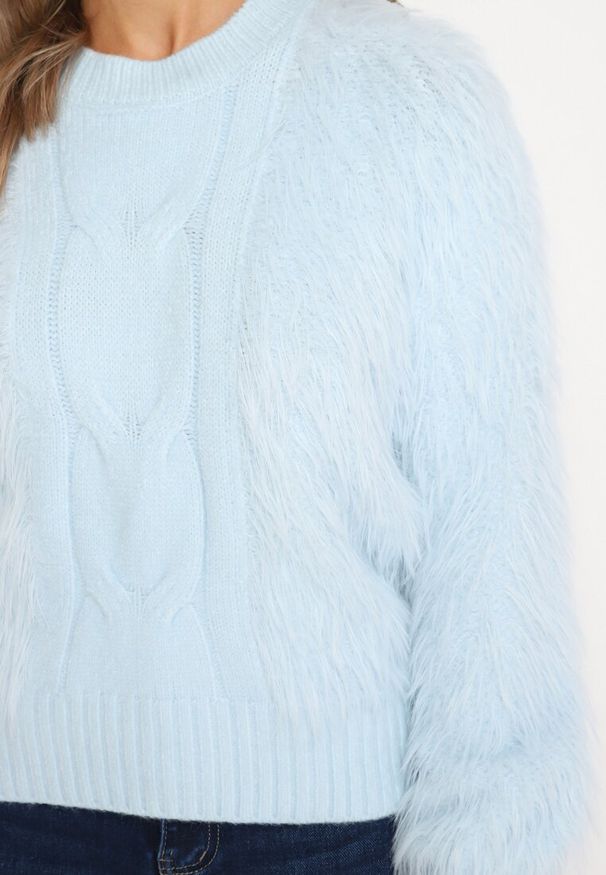 Born2be - Jasnoniebieski Sweter z Długim Włosiem i Dodatkiem Wełny Merithina. Kolor: niebieski. Materiał: wełna. Długość: długie. Styl: klasyczny, elegancki